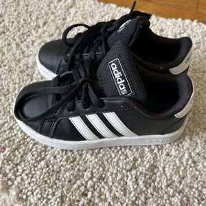 Boys Adidas Court Sneaker Size 11